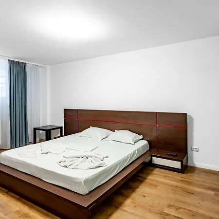 V2 Mamaia